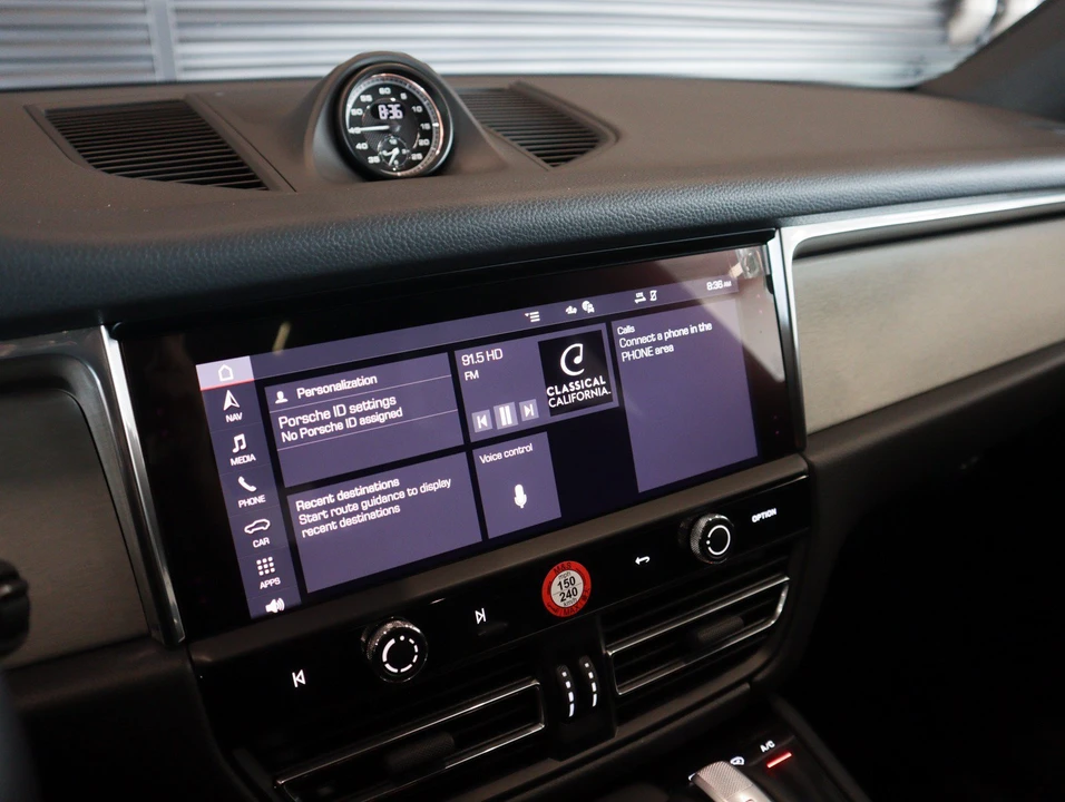 2026 Porsche Macan Electric - Image 21 of 31
