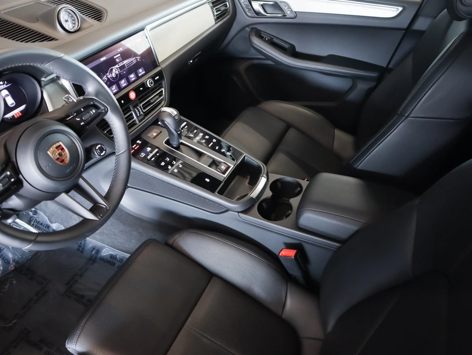 2026 Porsche Macan Electric - Image 19 of 31