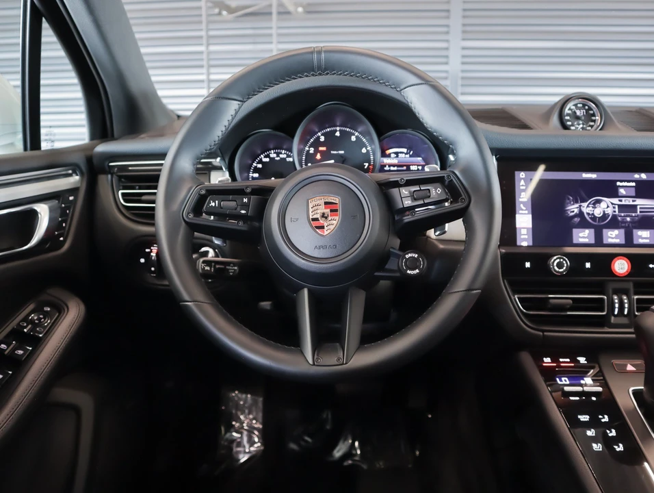 2026 Porsche Macan Electric - Image 15 of 31