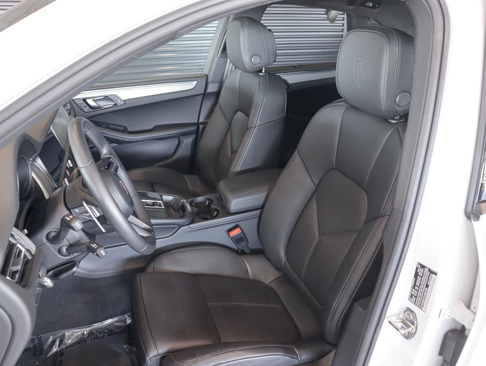 2026 Porsche Macan Electric - Image 5 of 31