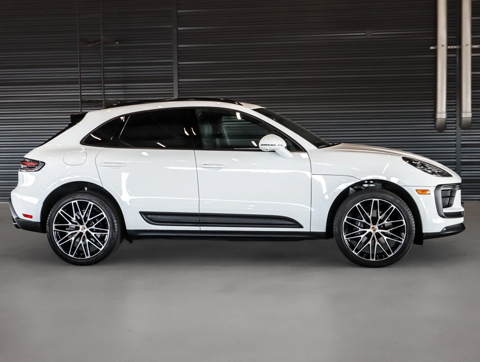 2026 Porsche Macan Electric - Image 11 of 31
