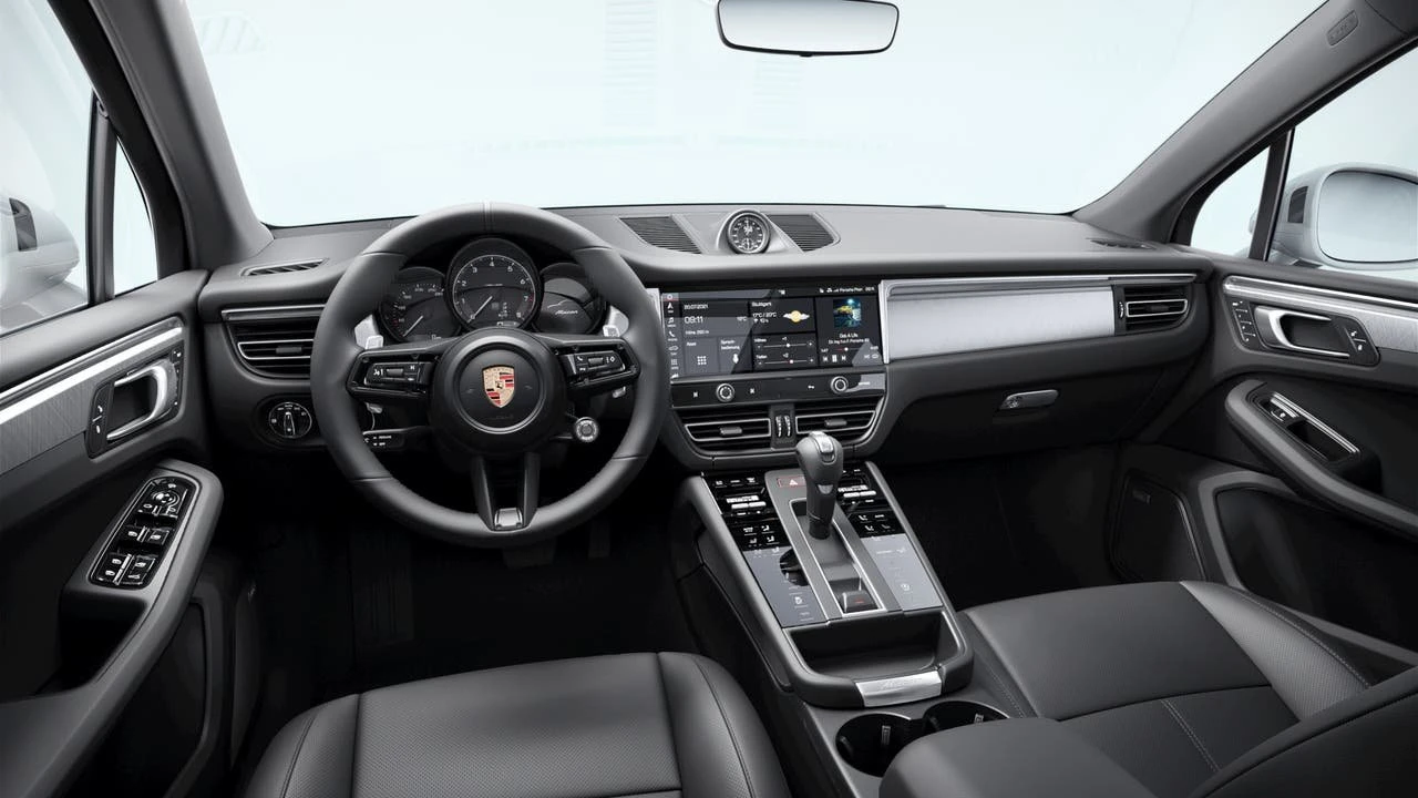 2026 Porsche Macan - Image 9 of 10