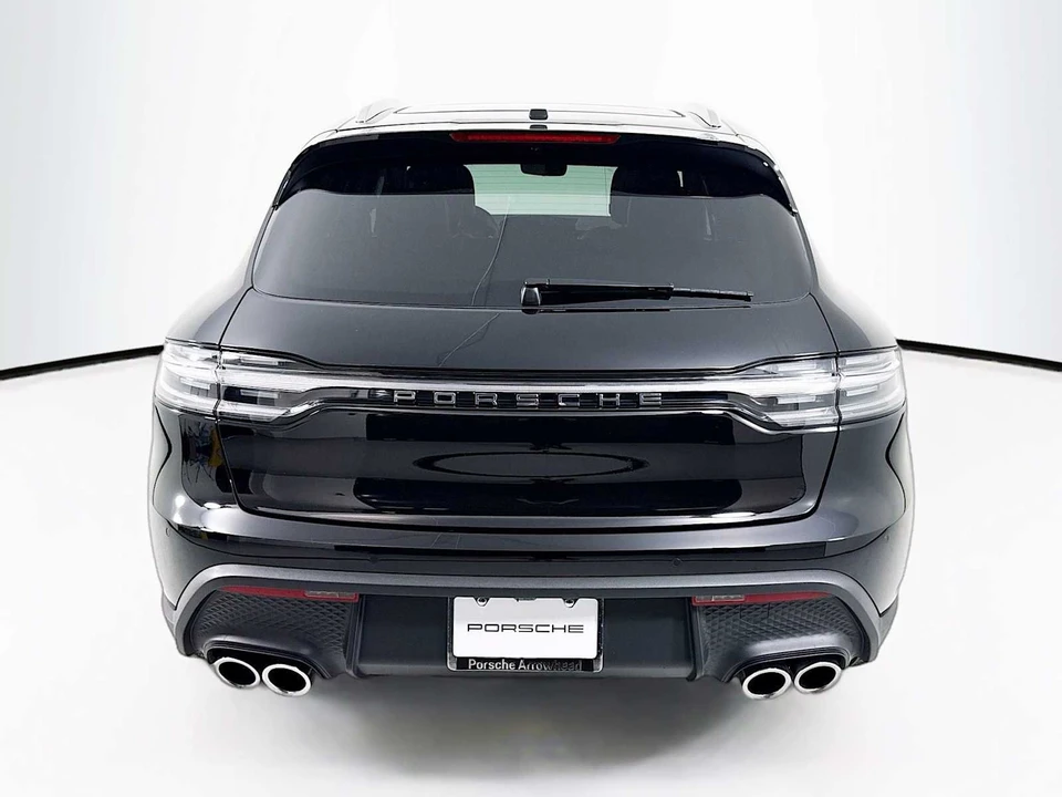 2026 Porsche Macan Electric - Image 10 of 31