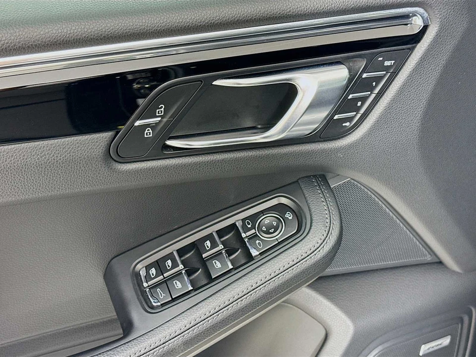 2026 Porsche Macan Electric - Image 11 of 31