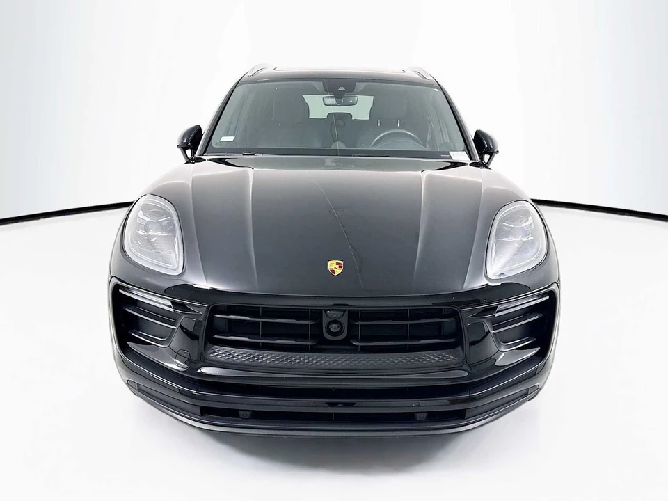 2026 Porsche Macan Electric - Image 6 of 31