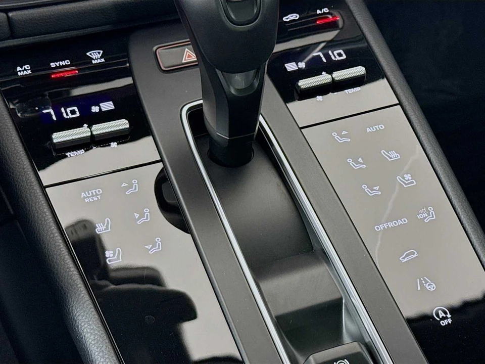 2026 Porsche Macan Electric - Image 21 of 31