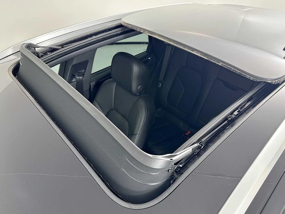 2026 Porsche Macan Electric - Image 22 of 31