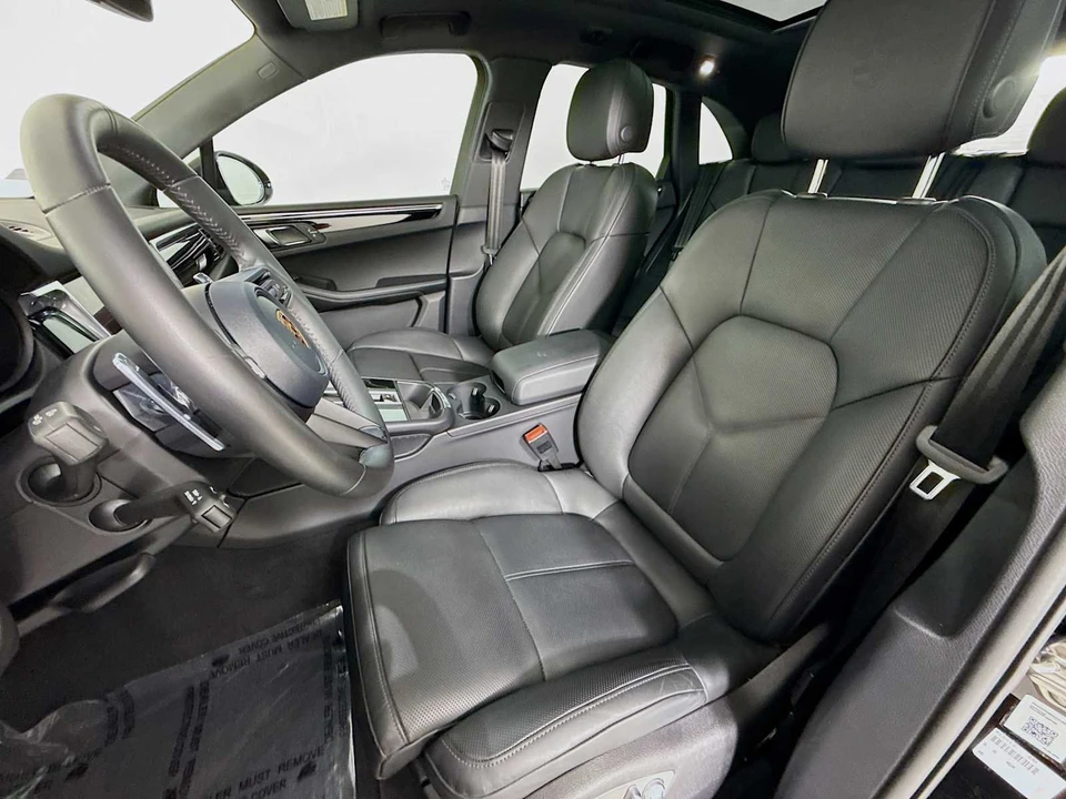 2026 Porsche Macan Electric - Image 5 of 31