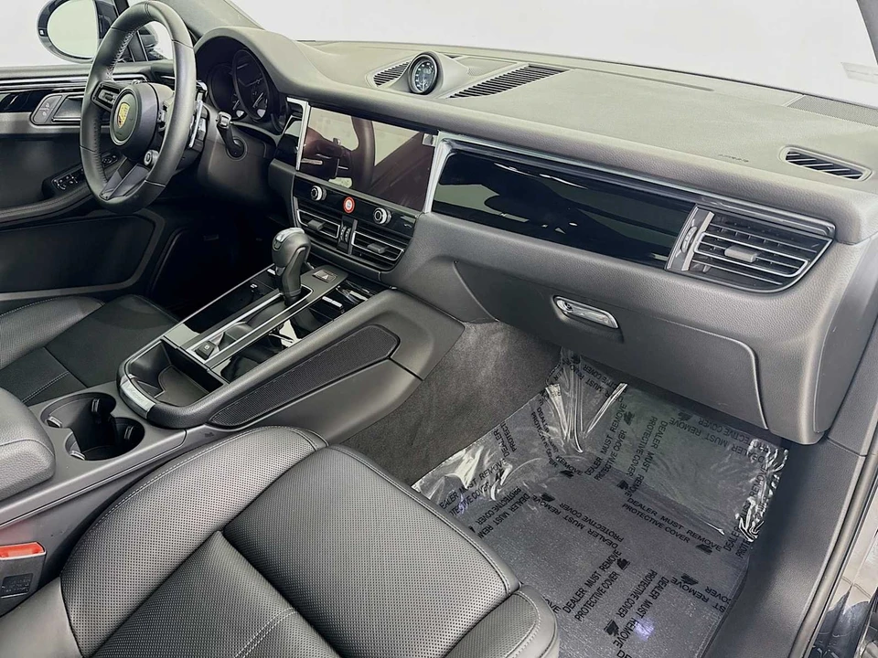 2026 Porsche Macan Electric - Image 30 of 31