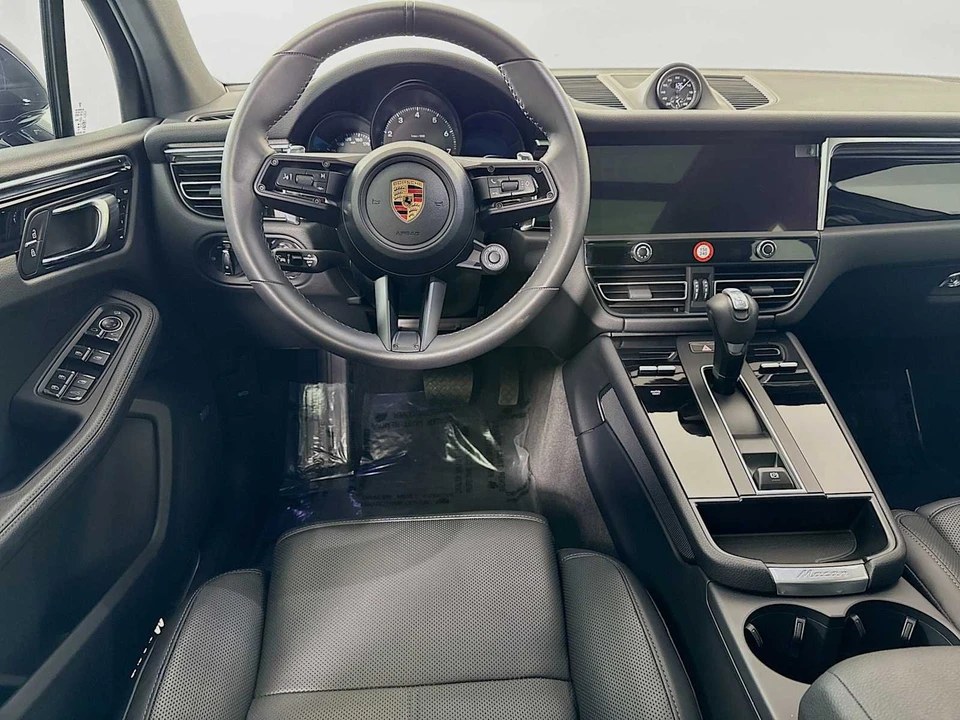 2026 Porsche Macan Electric - Image 24 of 31
