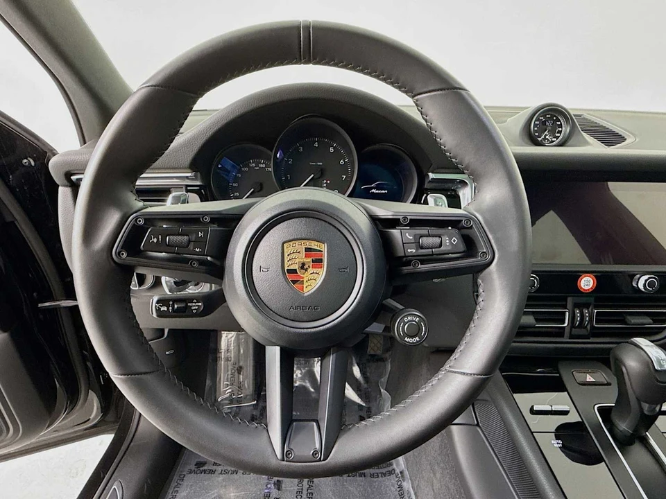 2026 Porsche Macan Electric - Image 15 of 31