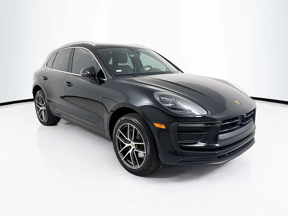 2026 Porsche Macan Electric - Image 7 of 31