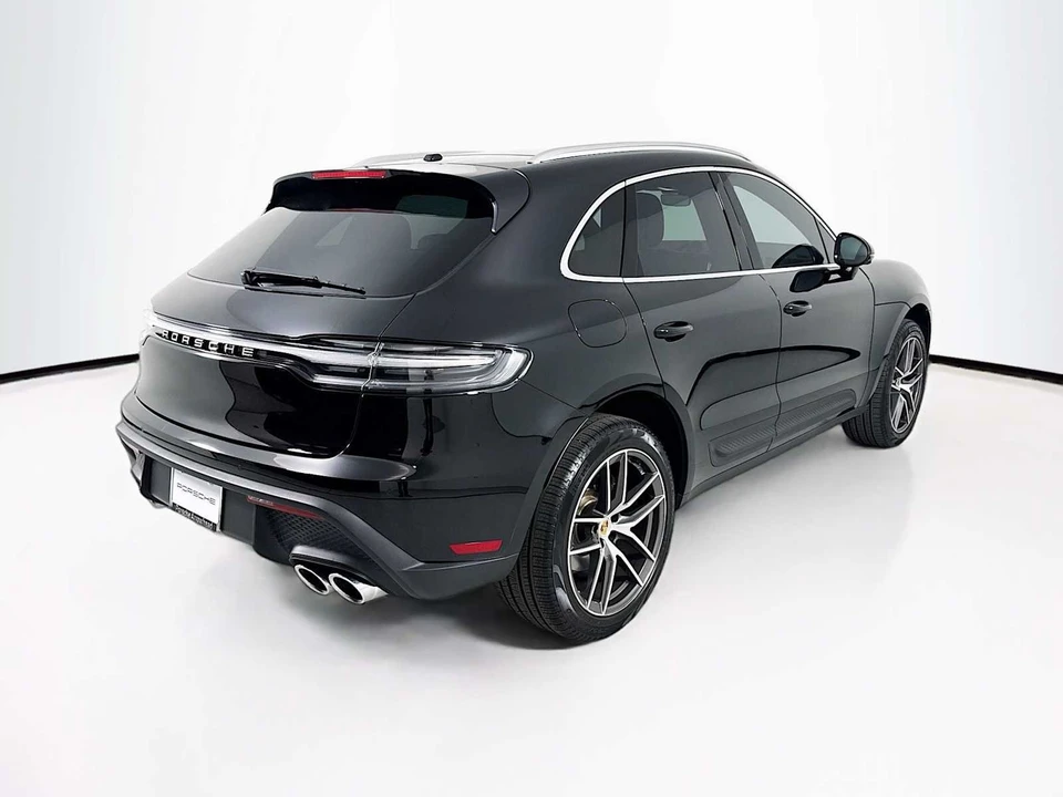 2026 Porsche Macan Electric - Image 9 of 31