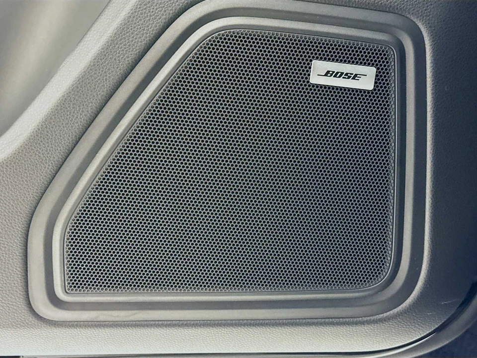 2026 Porsche Macan Electric - Image 12 of 31