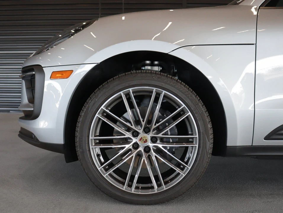 2026 Porsche Macan Electric - Image 12 of 30
