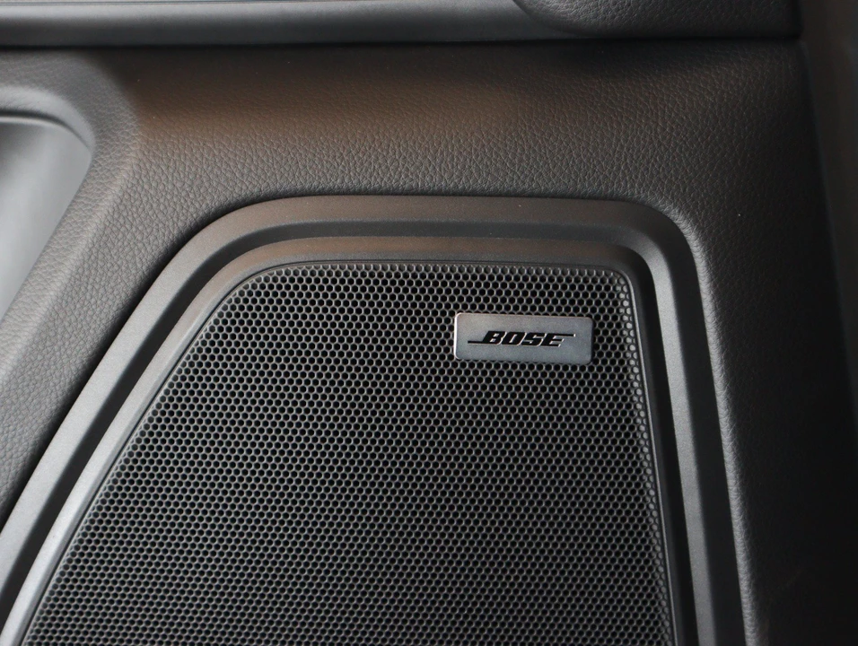 2026 Porsche Macan Electric - Image 23 of 30