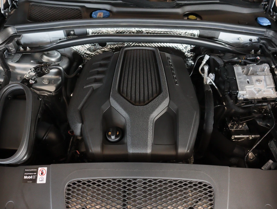 2026 Porsche Macan Electric - Image 27 of 30