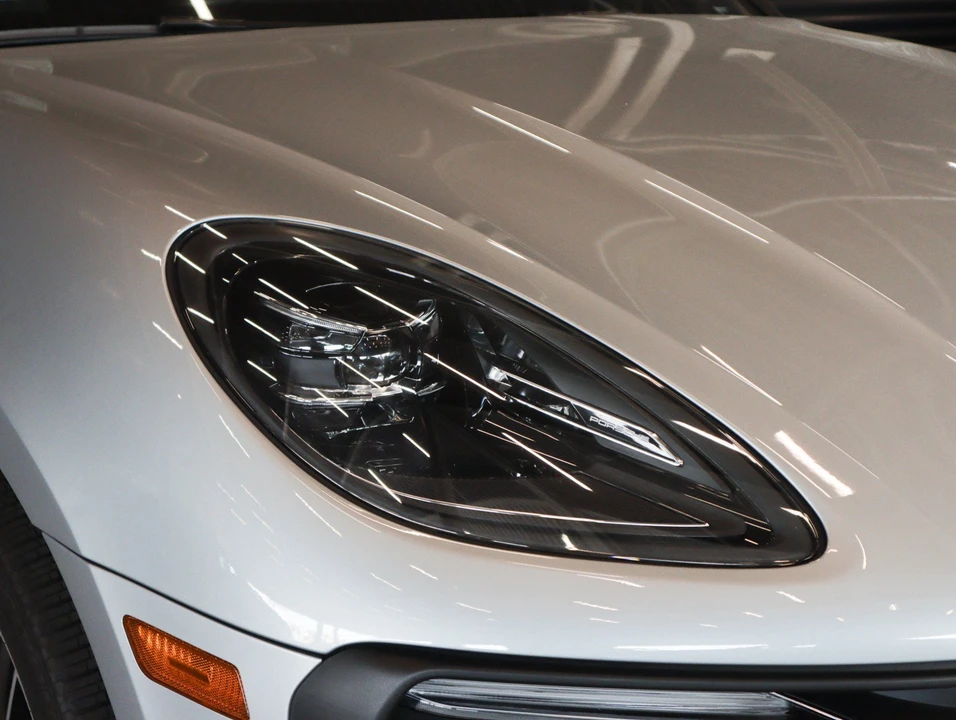 2026 Porsche Macan Electric - Image 26 of 30