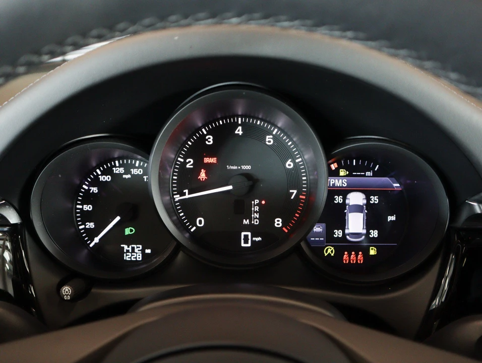 2026 Porsche Macan Electric - Image 16 of 30