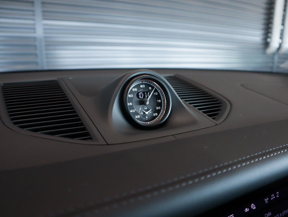 2026 Porsche Macan Electric - Image 22 of 30