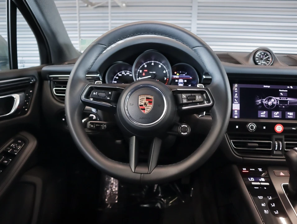 2026 Porsche Macan Electric - Image 15 of 30