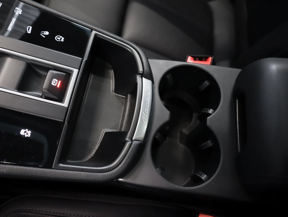 2026 Porsche Macan Electric - Image 17 of 30