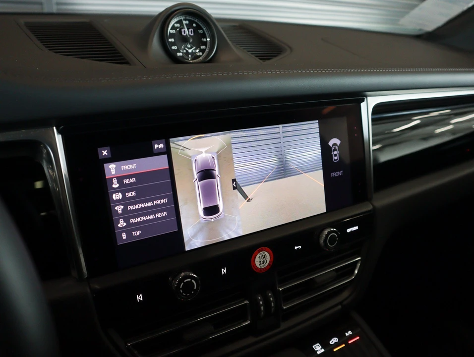 2026 Porsche Macan Electric - Image 21 of 30