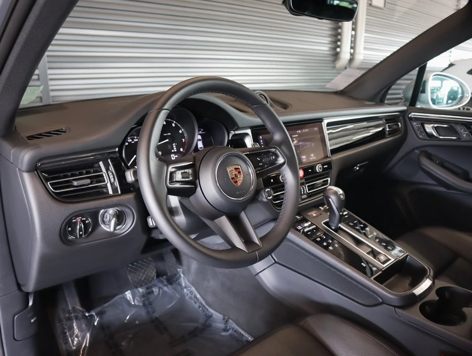 2026 Porsche Macan Electric - Image 4 of 30