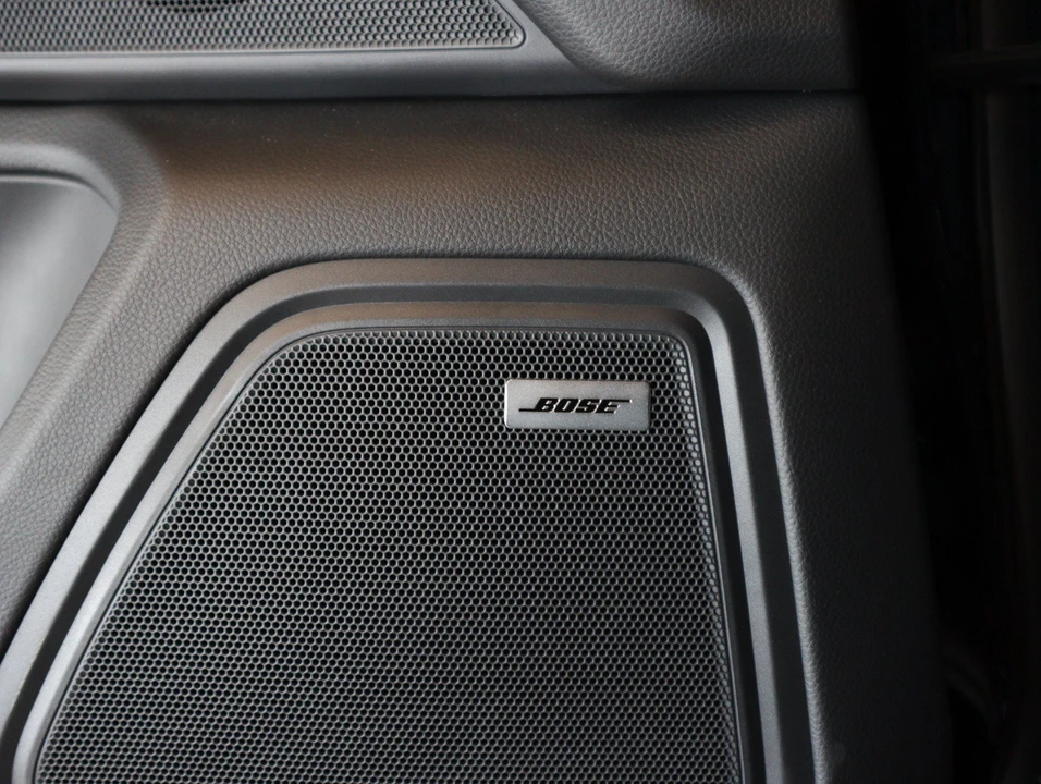 2026 Porsche Macan - Image 25 of 31