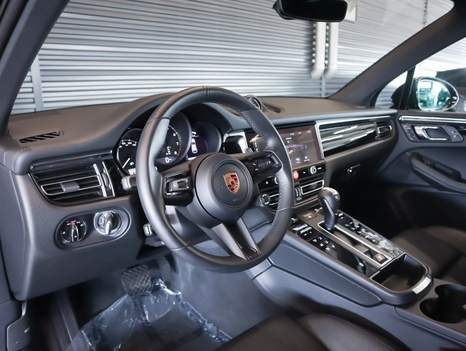 2026 Porsche Macan - Image 4 of 31