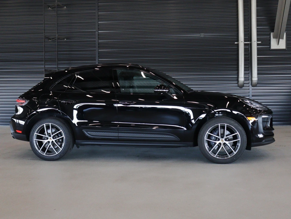 2026 Porsche Macan - Image 11 of 31