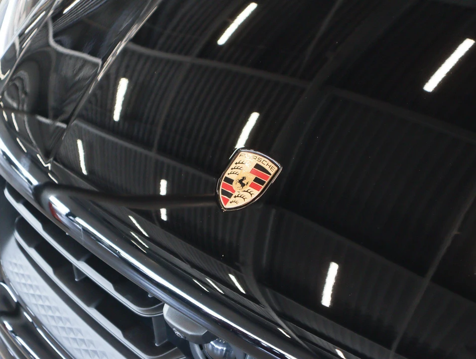 2026 Porsche Macan - Image 29 of 31