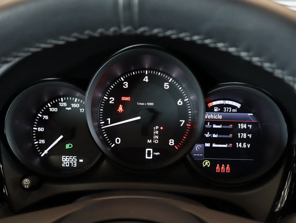 2026 Porsche Macan - Image 16 of 31
