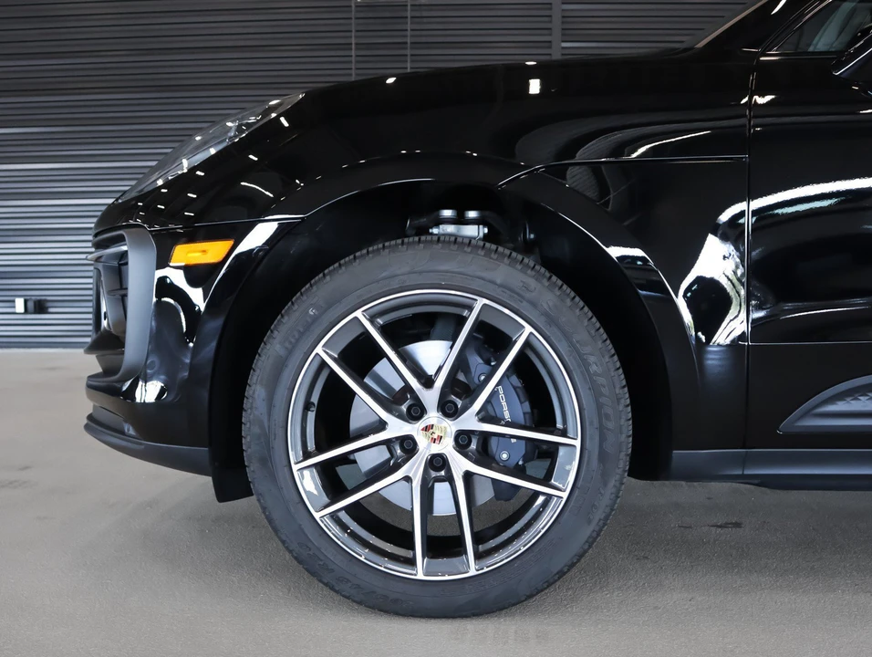 2026 Porsche Macan - Image 12 of 31