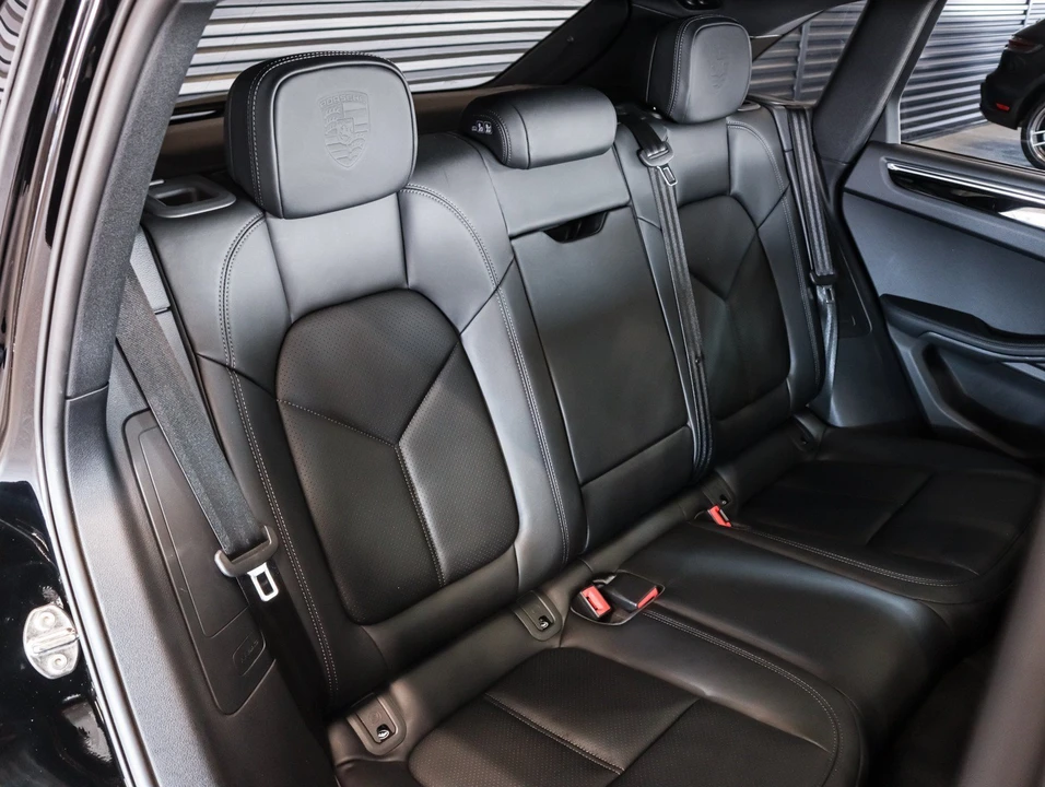 2026 Porsche Macan - Image 6 of 31