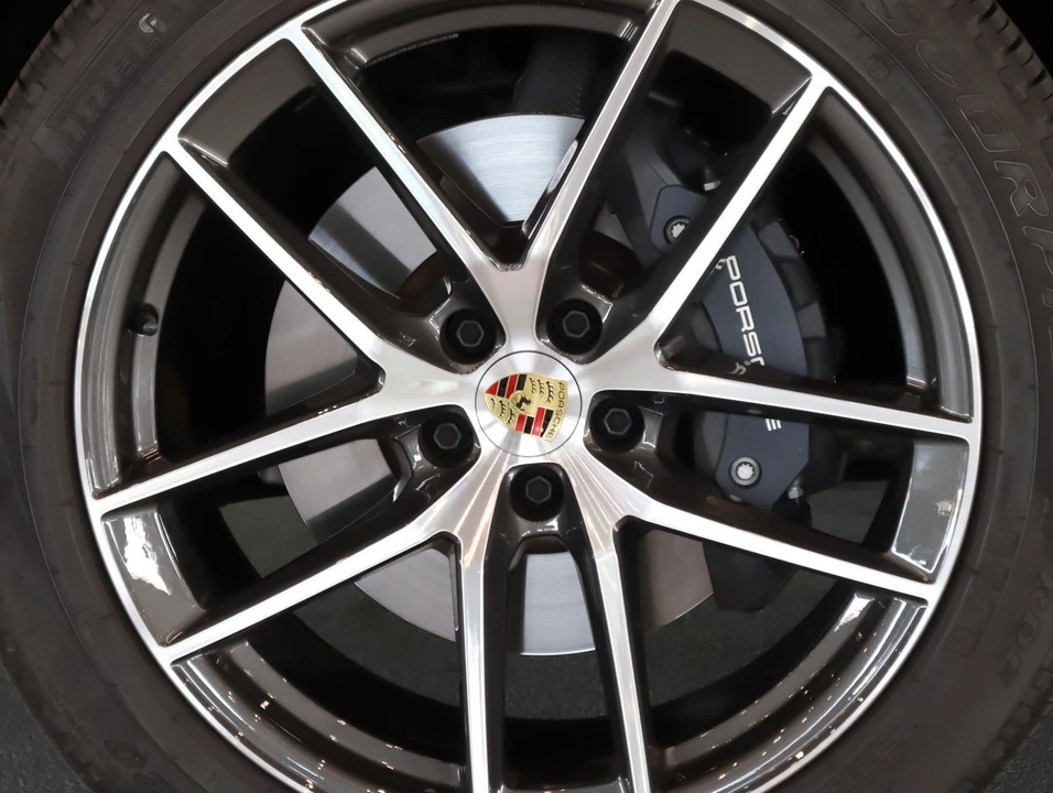 2026 Porsche Macan - Image 13 of 31