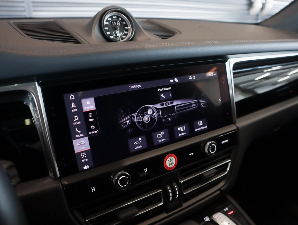 2026 Porsche Macan - Image 20 of 31