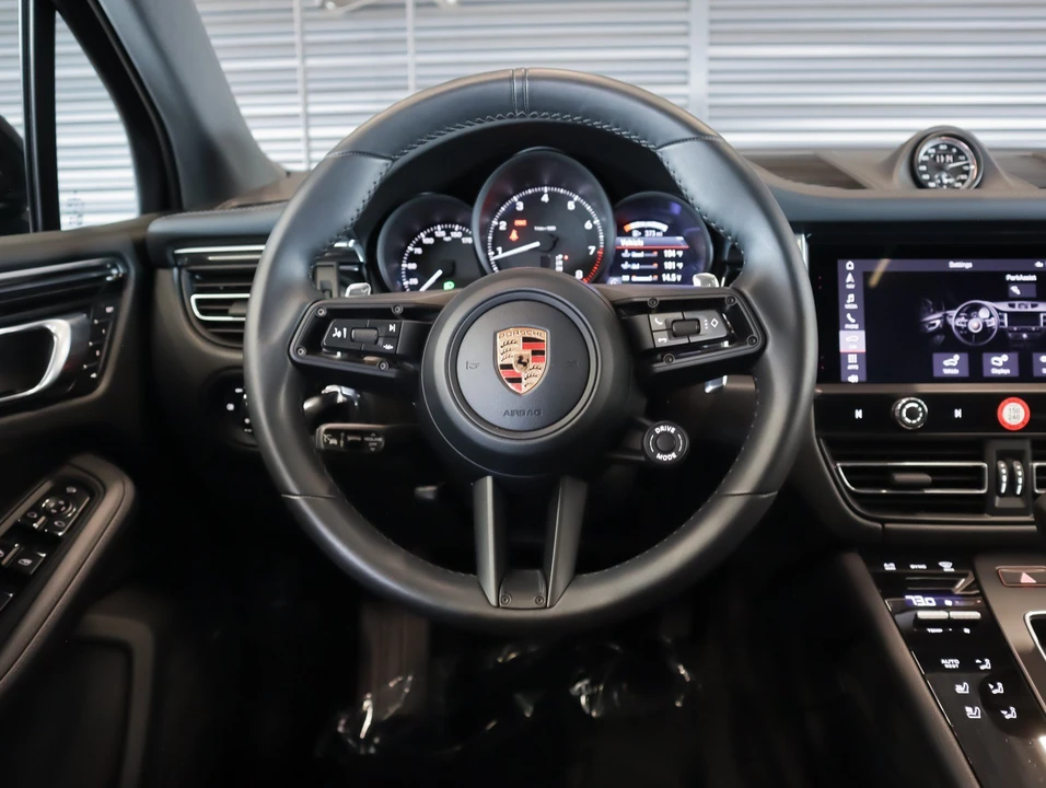 2026 Porsche Macan - Image 15 of 31