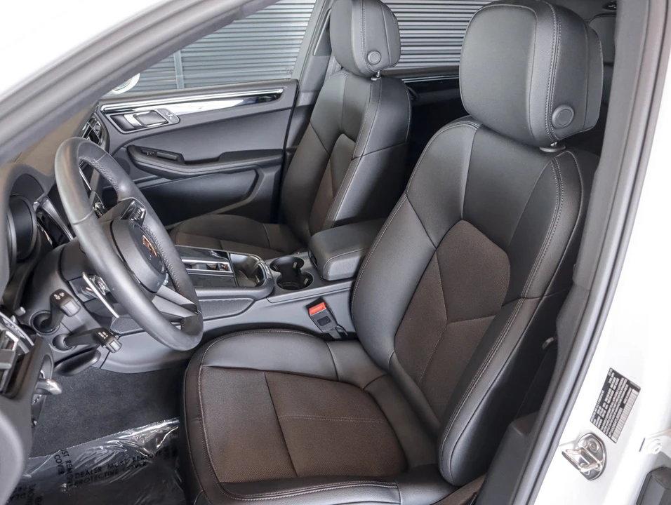 2026 Porsche Macan - Image 5 of 30