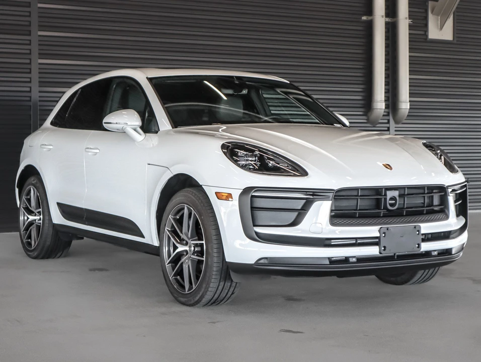 2026 Porsche Macan - Image 7 of 30