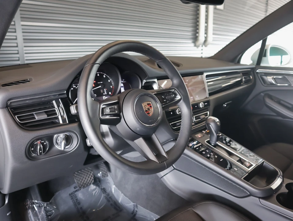 2026 Porsche Macan - Image 4 of 30