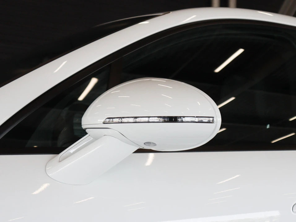 2026 Porsche Macan - Image 26 of 30