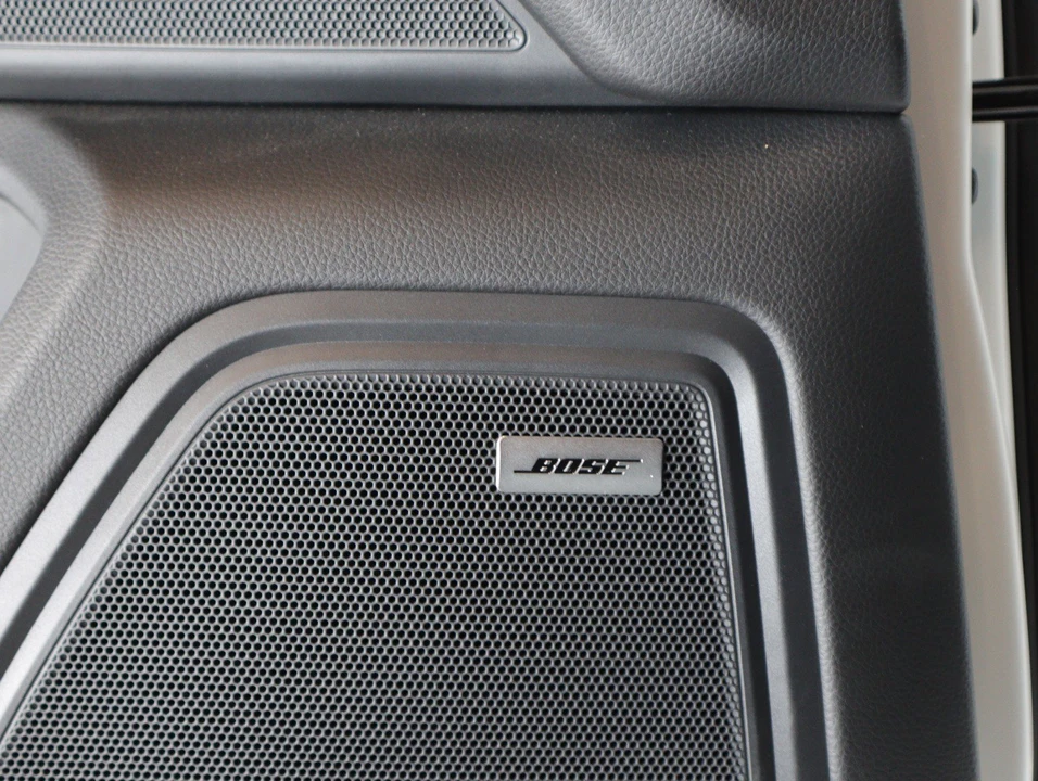 2026 Porsche Macan - Image 22 of 30