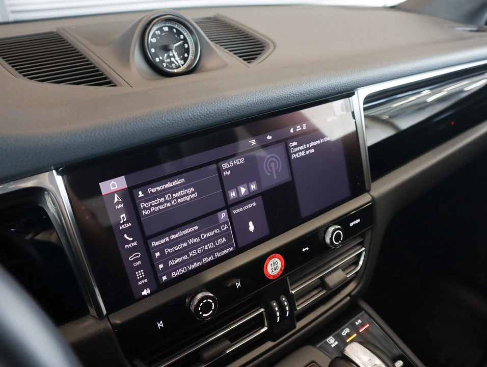 2026 Porsche Macan - Image 20 of 30