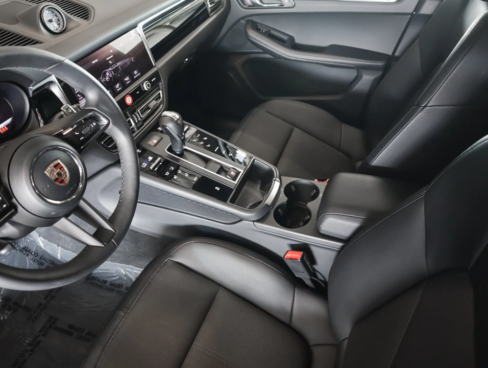 2026 Porsche Macan - Image 17 of 30