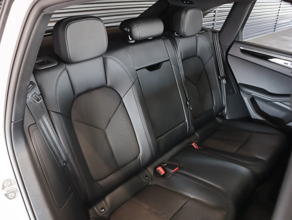 2026 Porsche Macan - Image 6 of 30