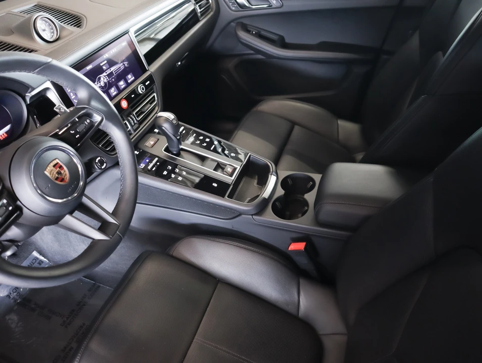 2026 Porsche Macan - Image 16 of 30