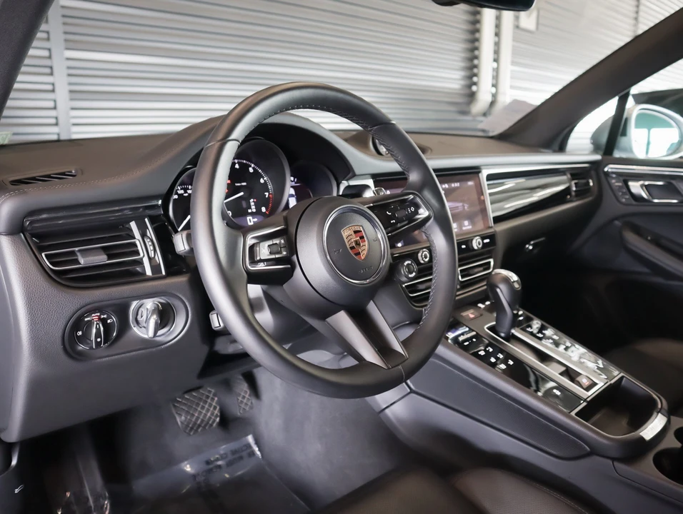 2026 Porsche Macan - Image 4 of 30
