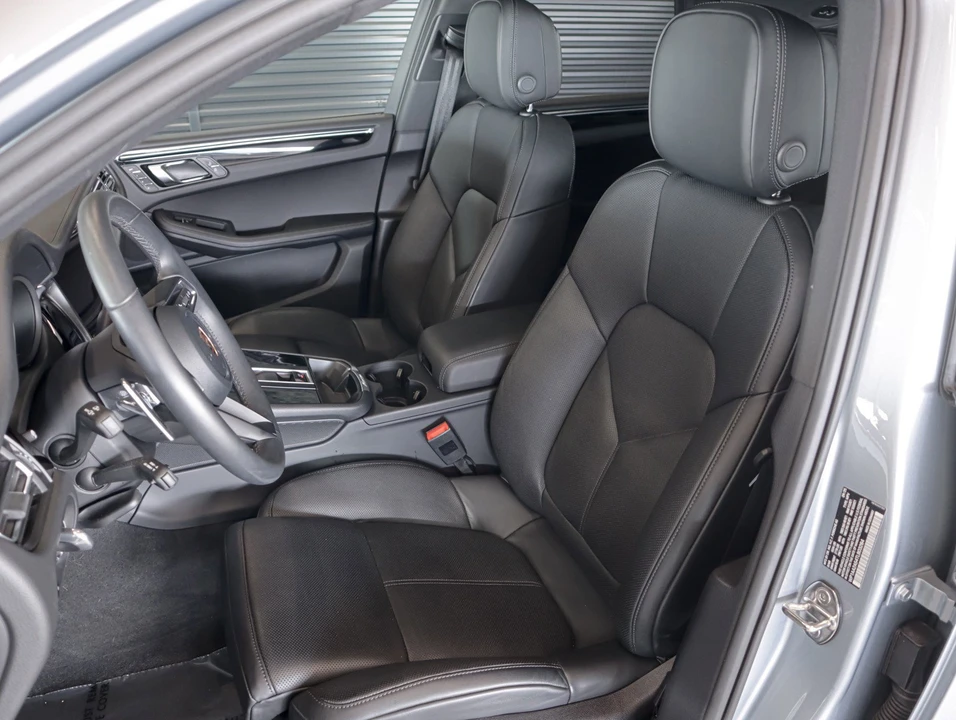 2026 Porsche Macan - Image 5 of 30