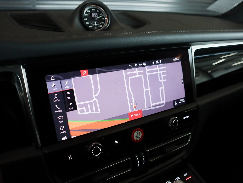 2026 Porsche Macan - Image 20 of 30